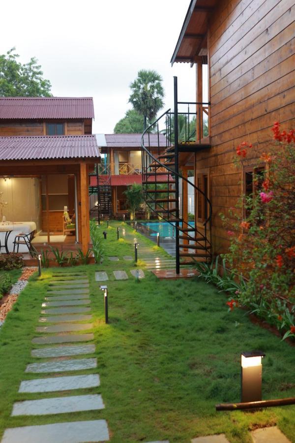 Wooden Ecr Sea Resort ปอนดิเชอรี ภายนอก รูปภาพ